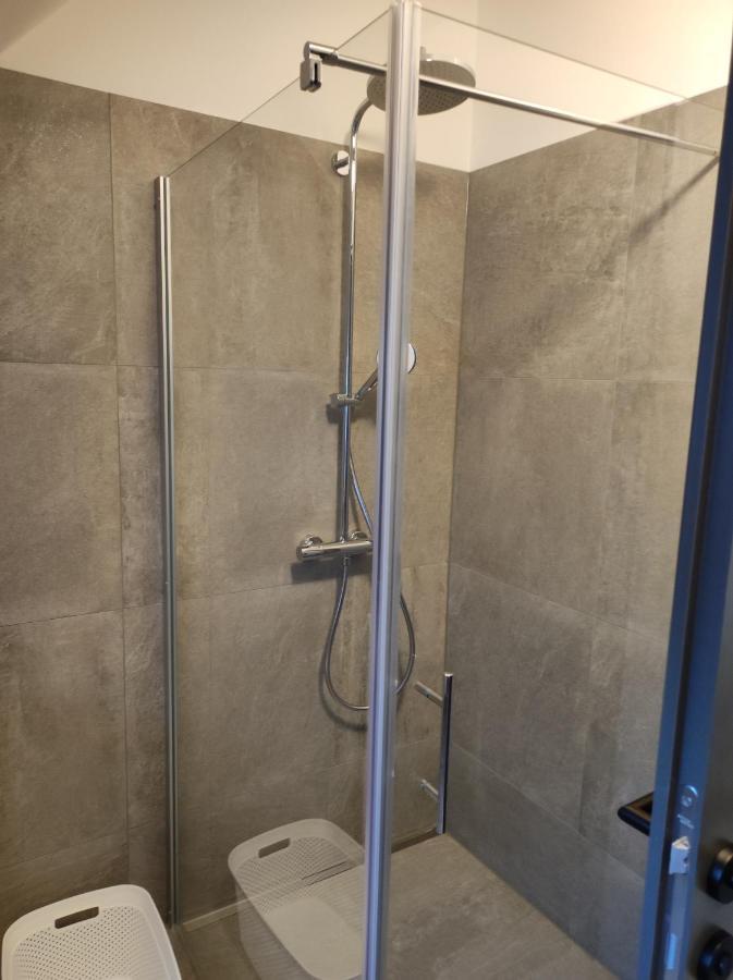 Luxurioeses Penthouse Mit Blick Auf Die Uno-City Und Dem Kaiserwasser. 3Schlafzimmer, 2 Baeder, Privat Lift Ins Apartment Wenen Buitenkant foto