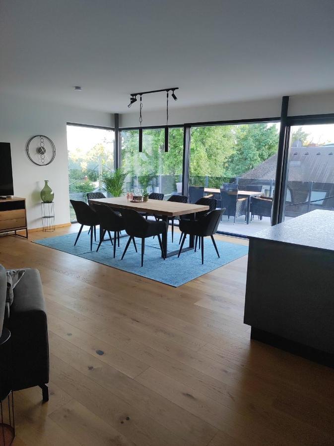 Luxurioeses Penthouse Mit Blick Auf Die Uno-City Und Dem Kaiserwasser. 3Schlafzimmer, 2 Baeder, Privat Lift Ins Apartment Wenen Buitenkant foto